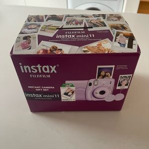 Instax mini 11 camera gift set unopened